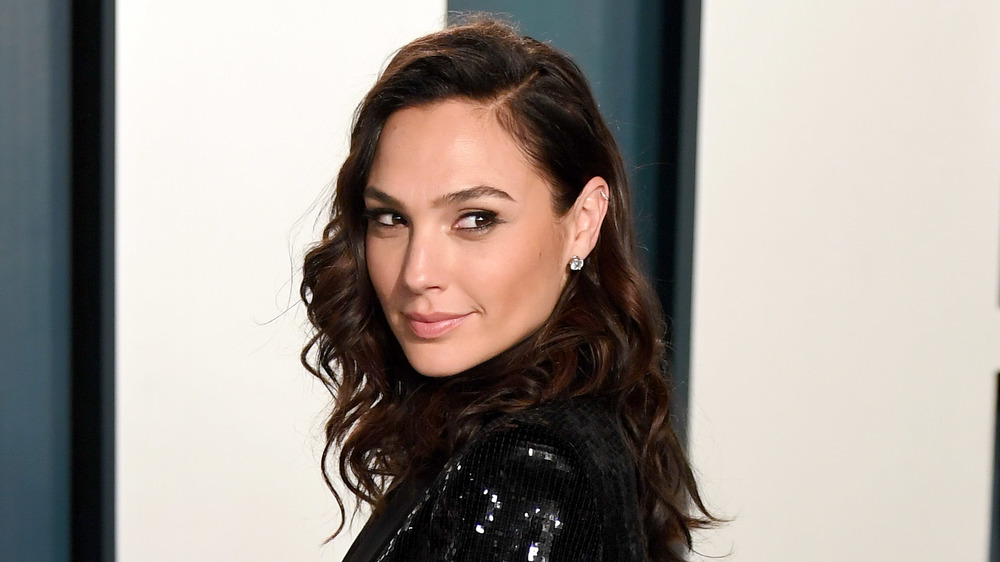 Gal Gadot poses at premiere