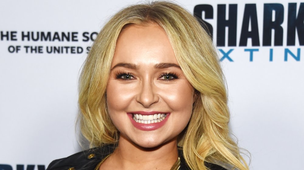 Hayden Panettiere smiling and waving on the red carpet