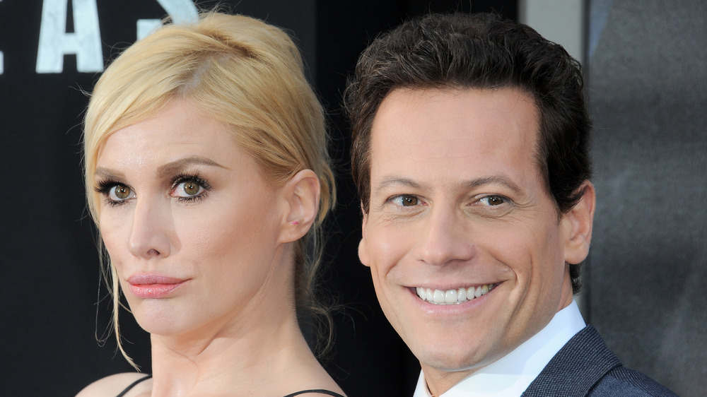 Alice Evans and Ioan Gruffudd posing on the red carpet