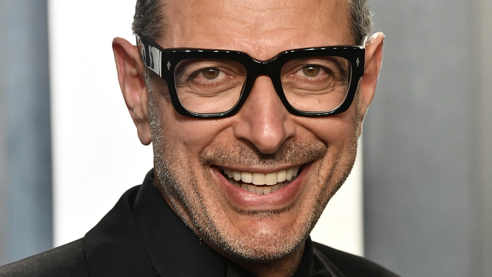 Jeff Goldblum in glasses posing at an event