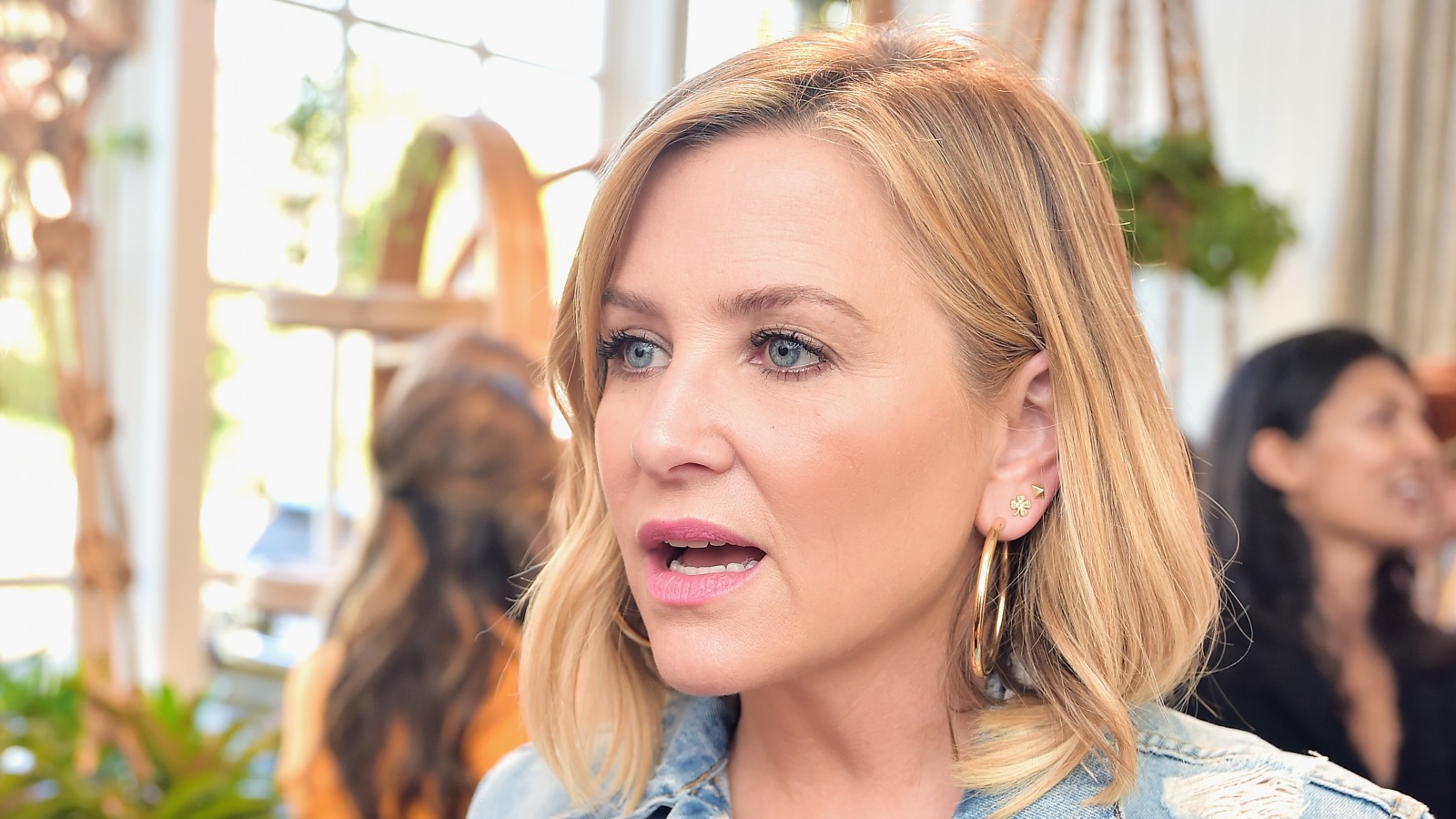 The Real Reason Jessica Capshaw Left Grey S Anatomy