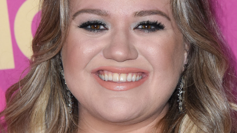 Kelly Clarkson at event 