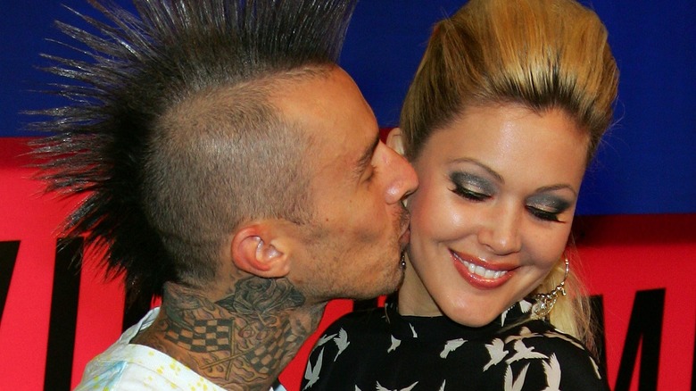 Travis Barker kisses Shanna Moakler