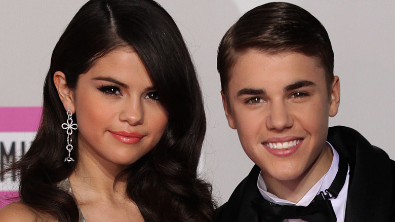 Selena Gomez, Justin Bieber, posing red carpet