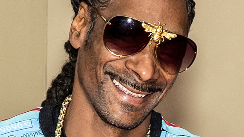 Snoop Dogg caught by paparazzi 