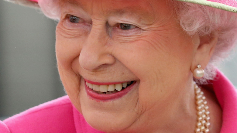 Queen Elizabeth pink hat