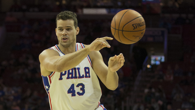 Kris Humphries playing basketball