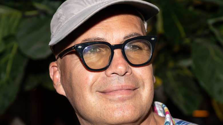 Billy Zane posing for cameras