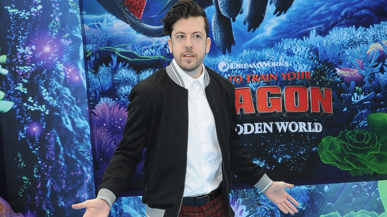 Christopher Mintz-Plasse posing for cameras