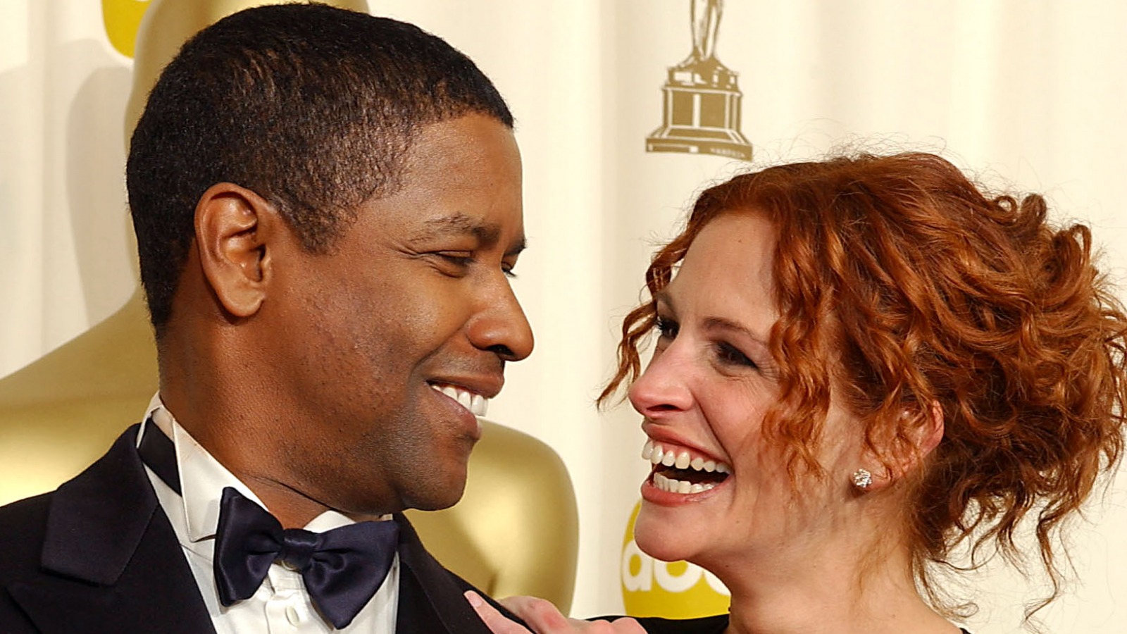 The Reason Denzel Washington Refused To Kiss Julia Roberts In The Pelican  Brief