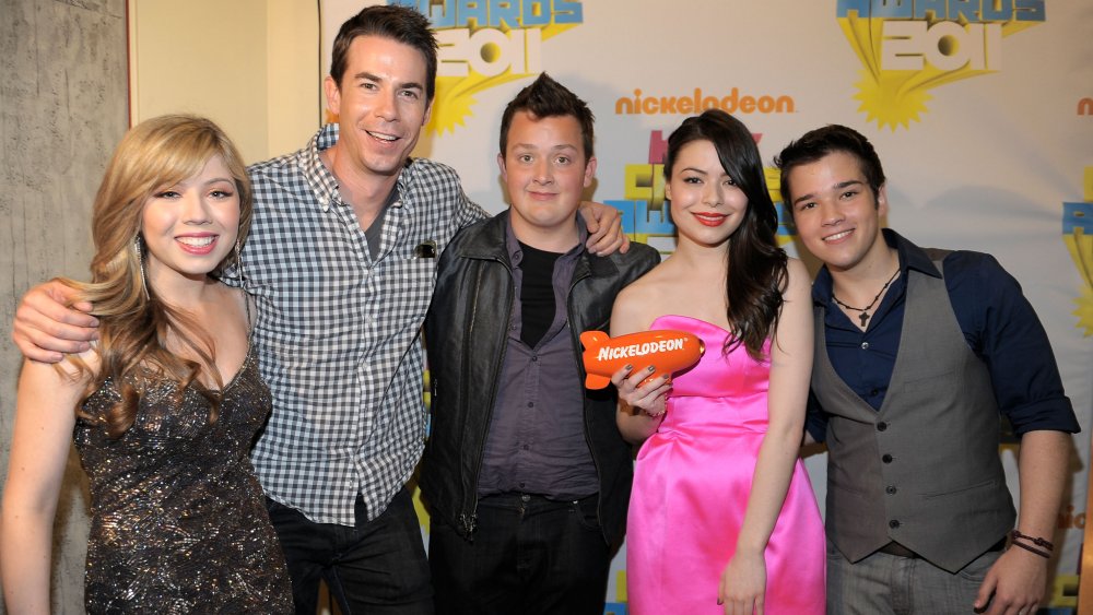 Jennette McCurdy, Jerry Trainor, Noah Munck, Miranda Cosgrove, and Nathan Kress of iCarly after winning at the 2011 Kids' Choice Awards
