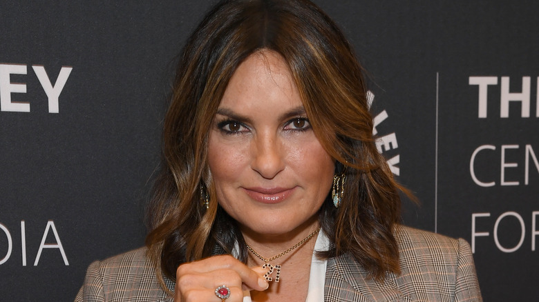 Mariska Hargitay wearing 21 necklace