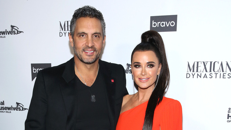 Kyle Richards and Mauricio Umanksy posing together