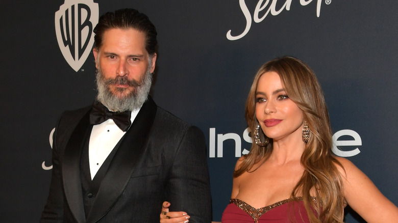 Joe Manganiello and Sofia Vergara posing