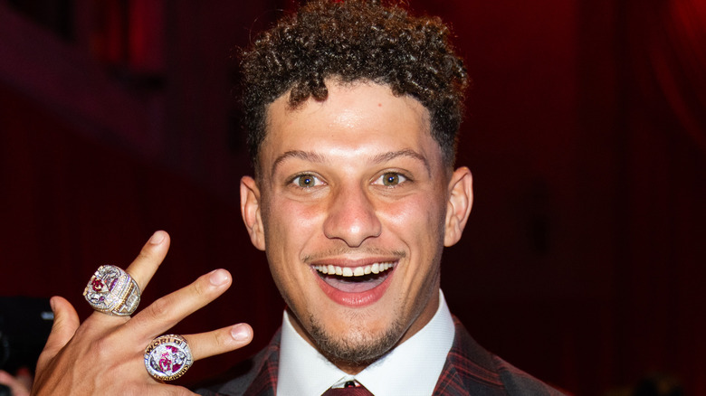 Patrick Mahomes shows rings