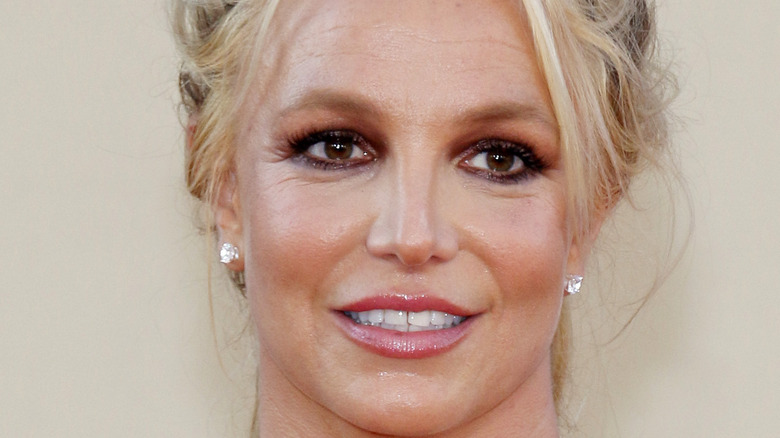 Britney Spears smiles on the red carpet