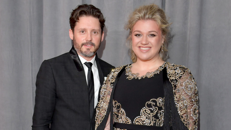 Kelly Clarkson Brandon smiling