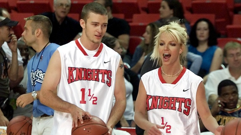 Justin Timblerlake, Britney Spears playing basketball
