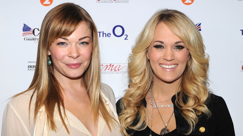 Carrie Underwood and LeAnn Rimes smiling