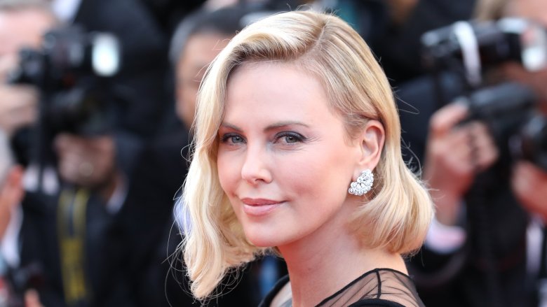 Charlize Theron glamorous bob
