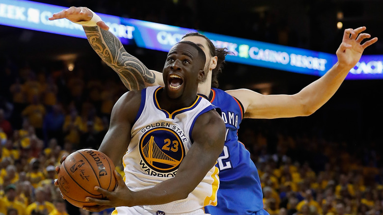 Draymond Green and Steven Adams on the court 