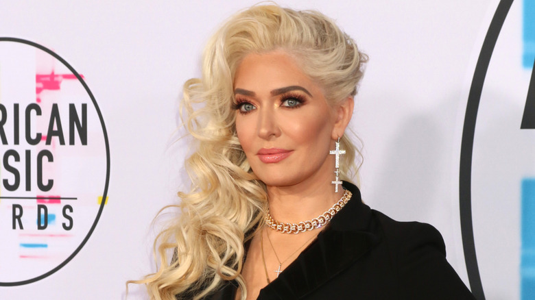 Erika Girardi posing on the red carpet