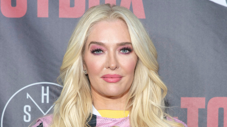 Erika Girardi posing on the red carpet