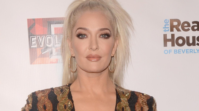 Erika Girardi posing on the red carpet