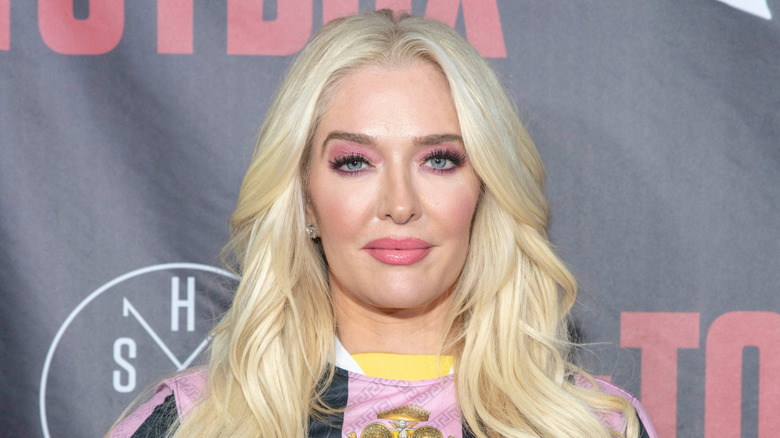 Erika Girardi posing on the red carpet