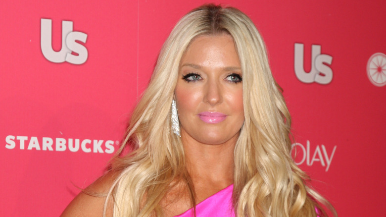 Erika Girardi posing