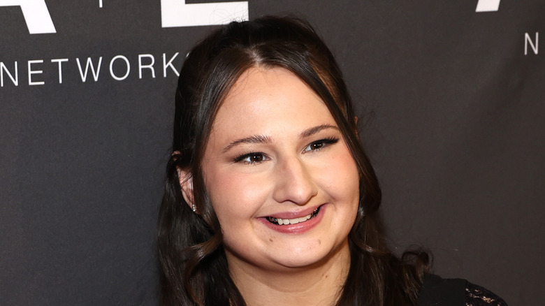 Gypsy Rose Blanchard wavy hair