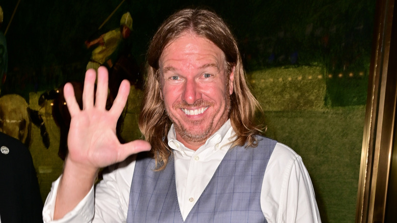 Chip Gaines smiling and waving