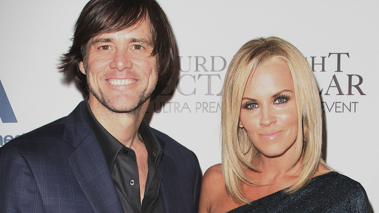 Jim Carrey and Jenny McCarthy posing