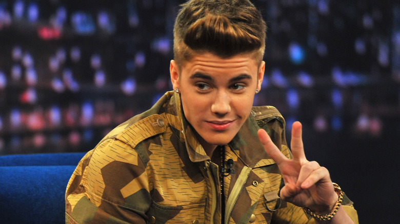 Justin Bieber making peace sign