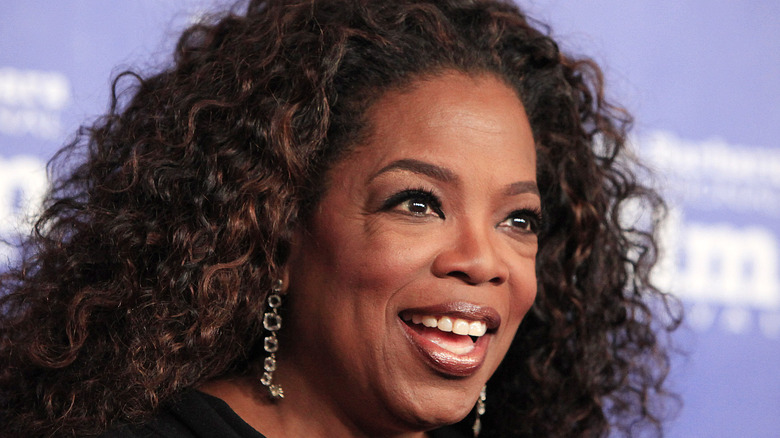 Oprah Winfrey posing for cameras