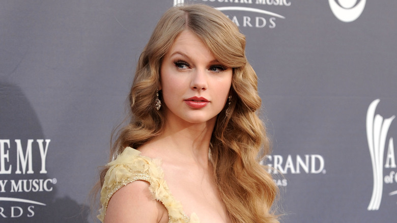 Taylor Swift with long wavy hair