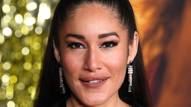 Q'orianka Kilcher posing for cameras