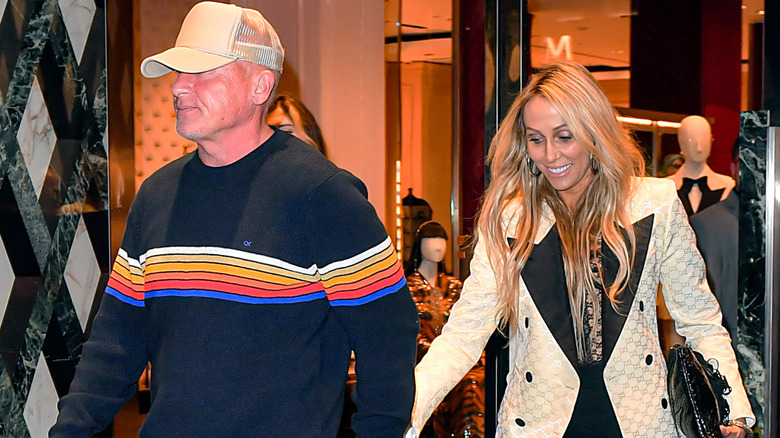 Dominic Purcell and Tish Cyrus walking and holding hands