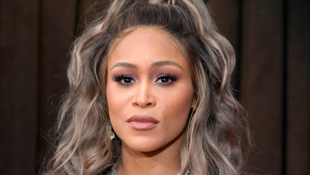 Eve with curly hair