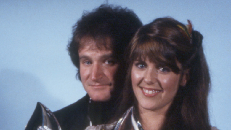 Robin Williams and Pam Dawber posing with awards