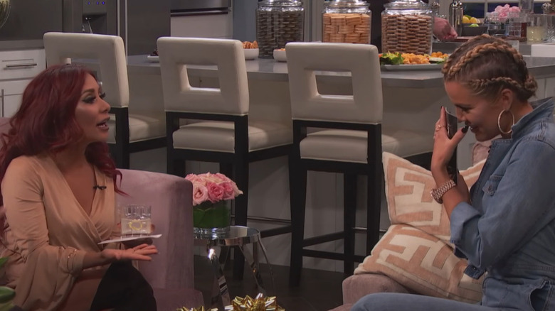 Khloé Kardashian hiding face from Snooki