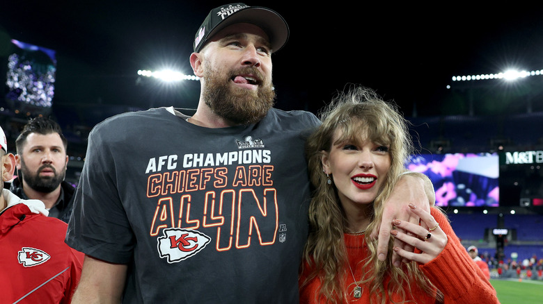Travis Kelce and Taylor Swift posing together