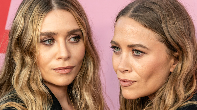 Mary-Kate and Ashley Olsen posing