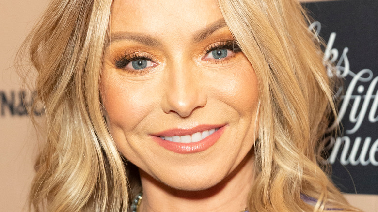 Kelly Ripa smiling