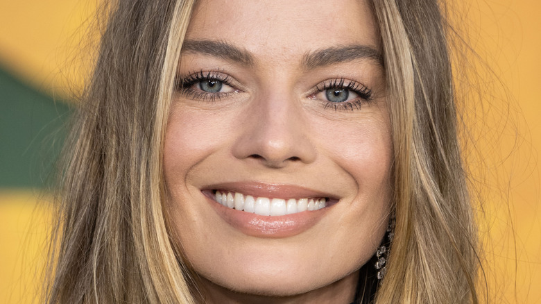 Margot Robbie smiling blonde hair