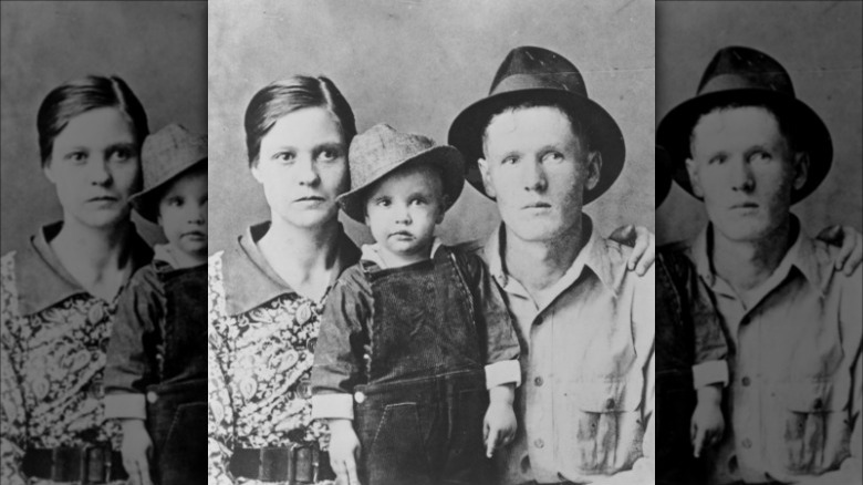 2-year-old Elvis Presley poses with his parents