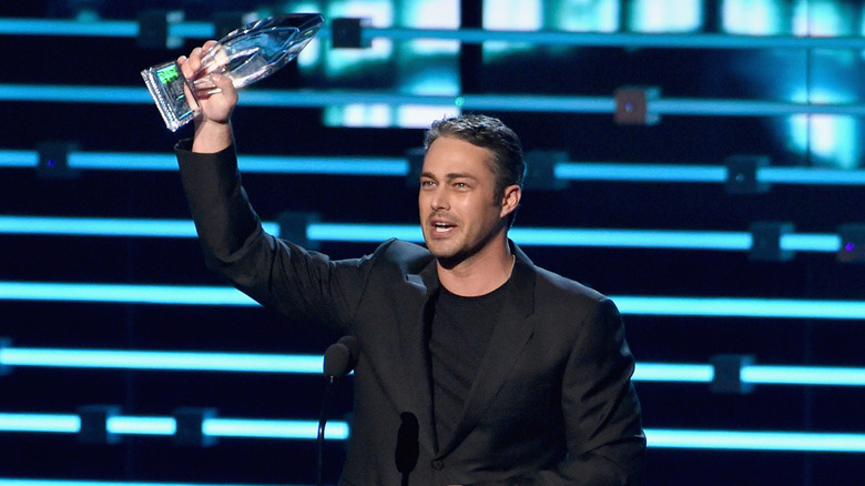 Taylor Kinney accepts award