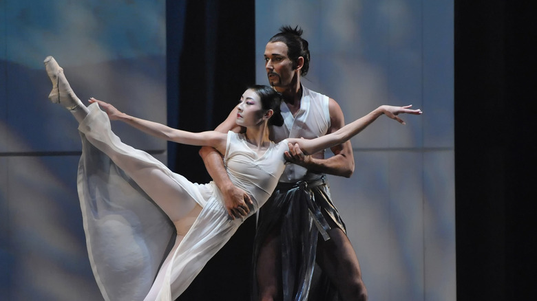 Yuan Yuan Tan and Damian Smith perform in the Orange County Premiere of RakU