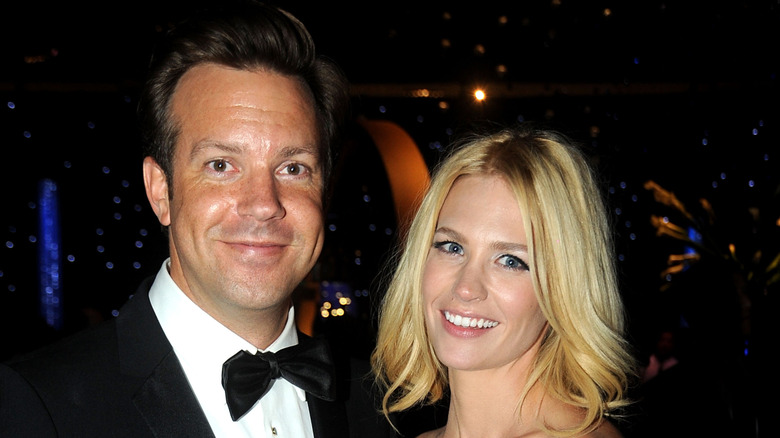 Jason Sudeikis posing with January Jones.