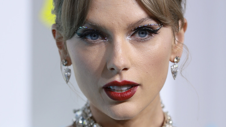Taylor Swift with glam makeup and red lipstick